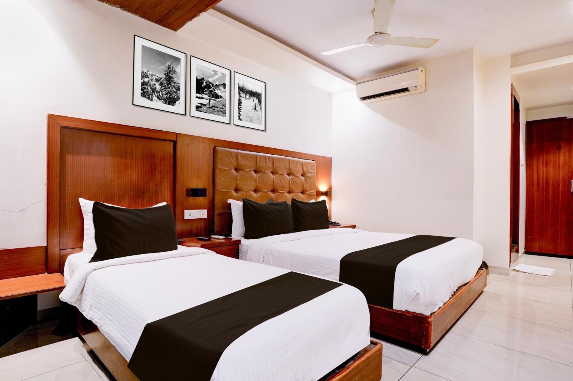 Super Townhouse Oak Times Square Le Western Mumbai Exterior photo