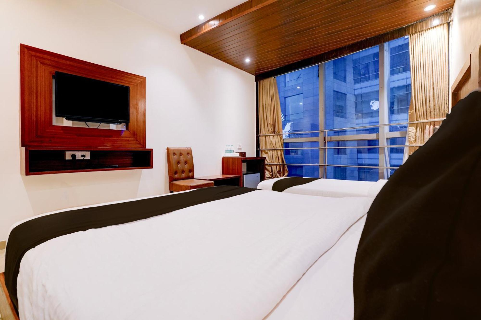 Super Townhouse Oak Times Square Le Western Mumbai Exterior photo