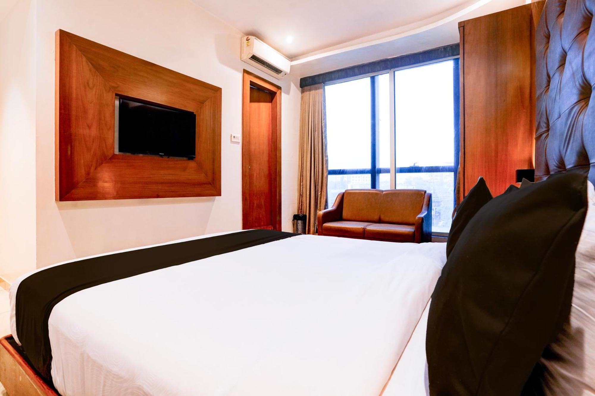 Super Townhouse Oak Times Square Le Western Mumbai Exterior photo