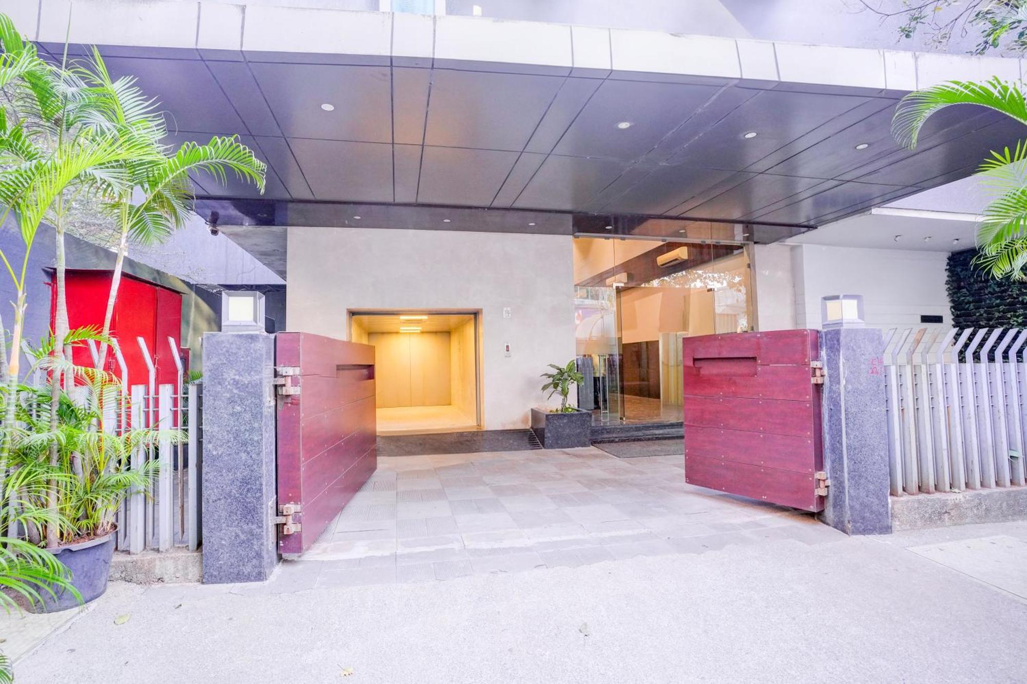 Super Townhouse Oak Times Square Le Western Mumbai Exterior photo