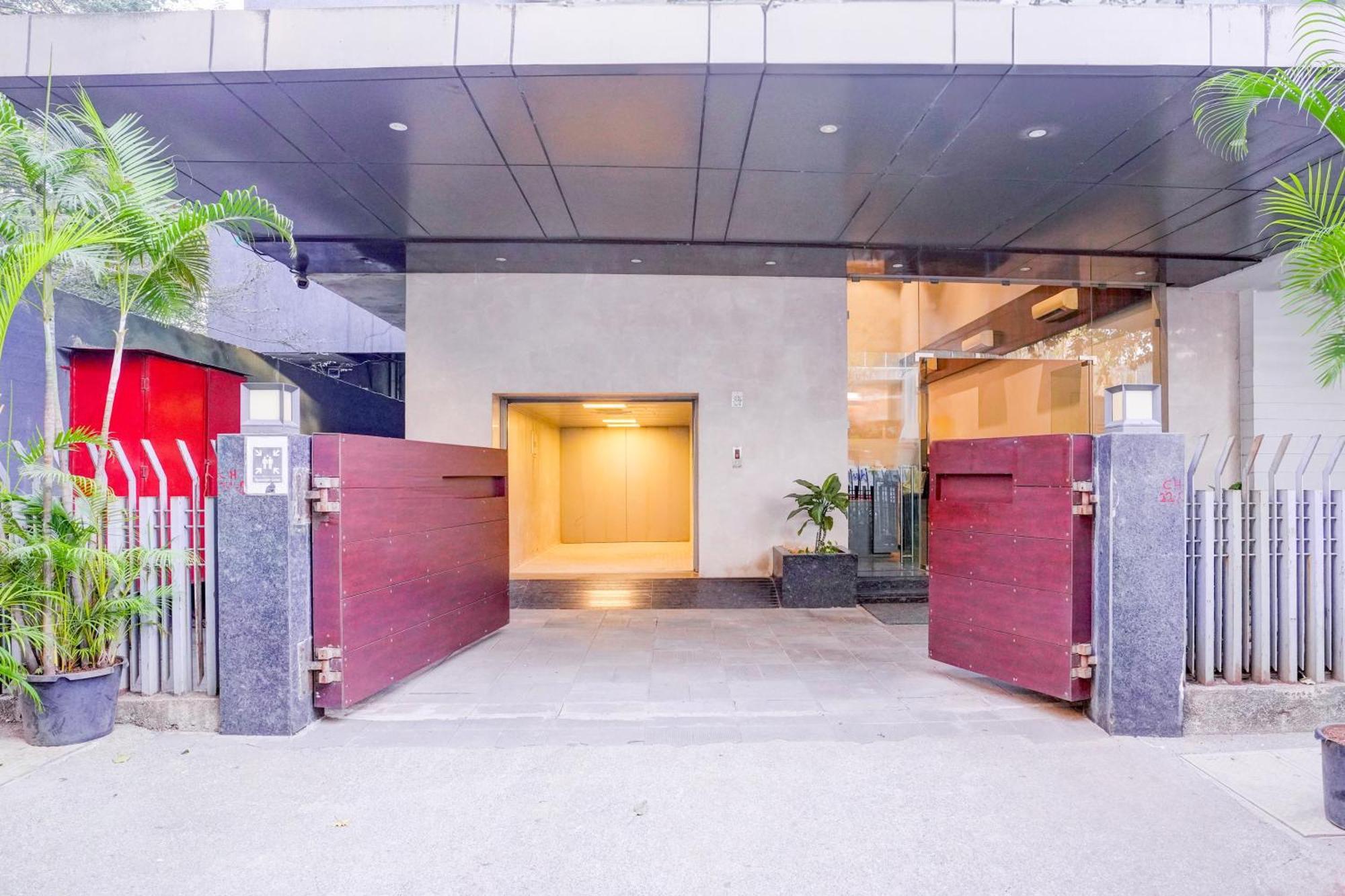 Super Townhouse Oak Times Square Le Western Mumbai Exterior photo
