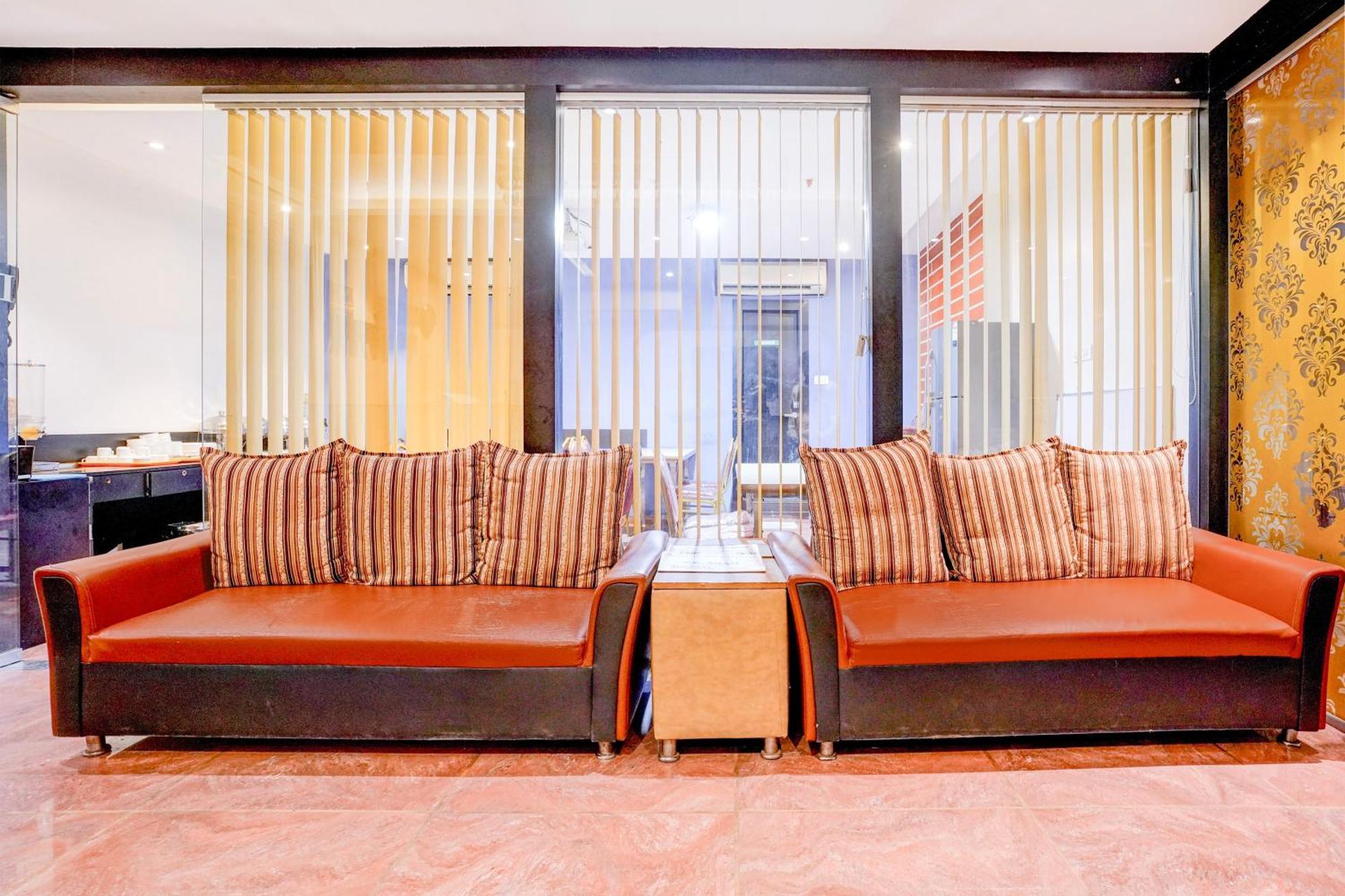 Super Townhouse Oak Times Square Le Western Mumbai Exterior photo