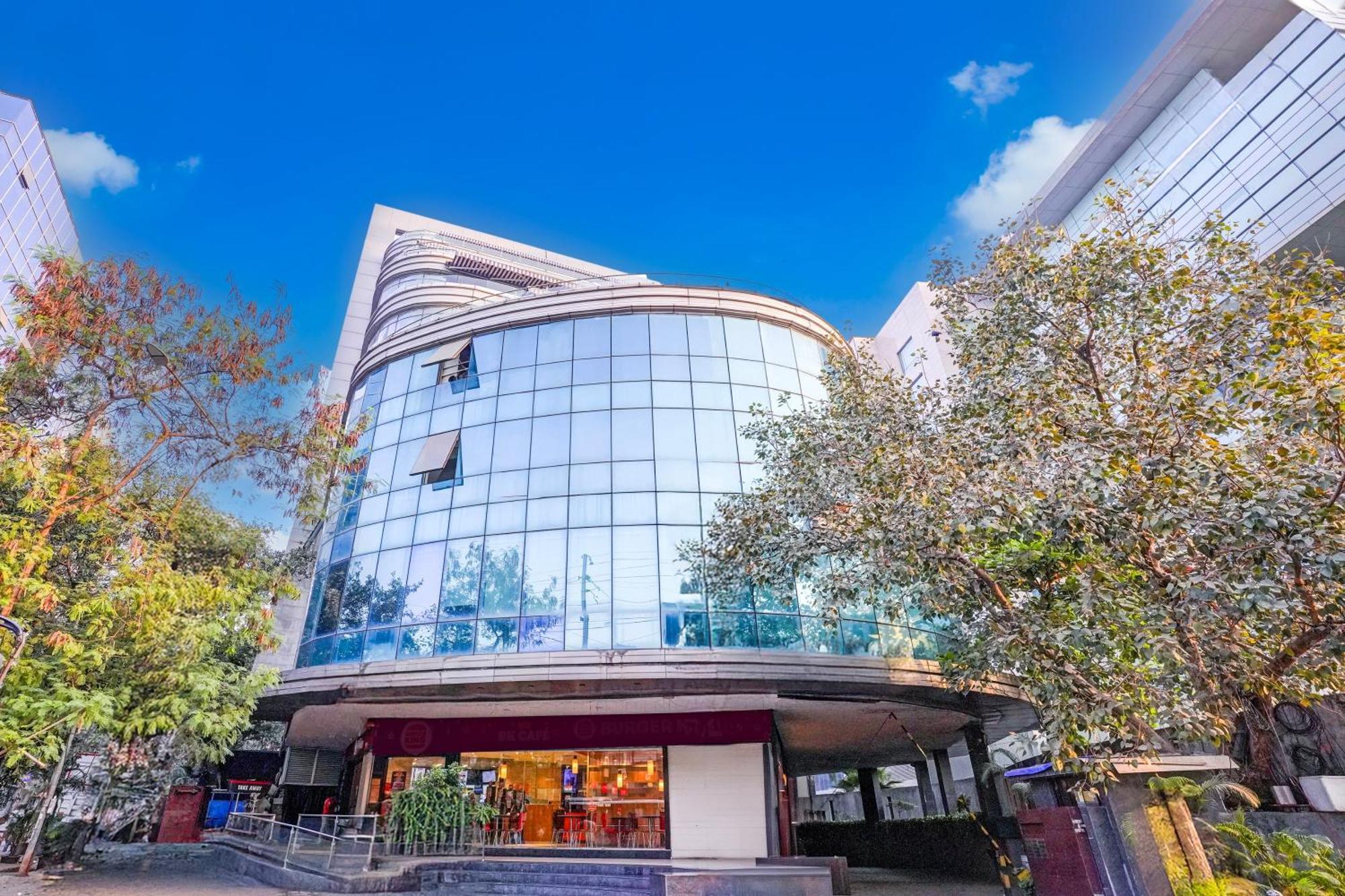 Super Townhouse Oak Times Square Le Western Mumbai Exterior photo